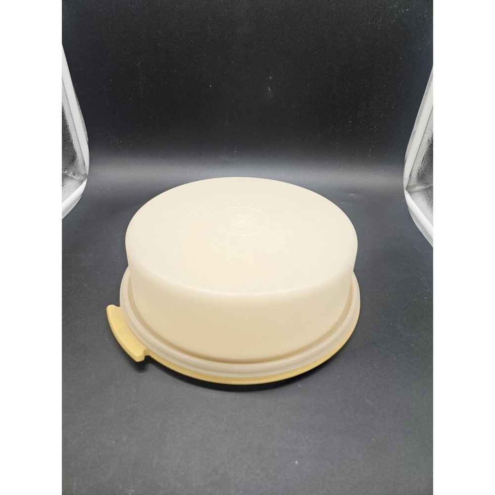 Vintage Tupperware Pie Taker Cake Keeper Harvest Gold #719 Base, #720 Seal